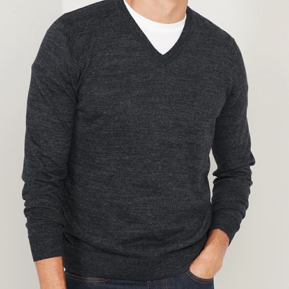 NWT! Old Navy Men’s Charcoal V-Neck Sweater - Size XL ♣️